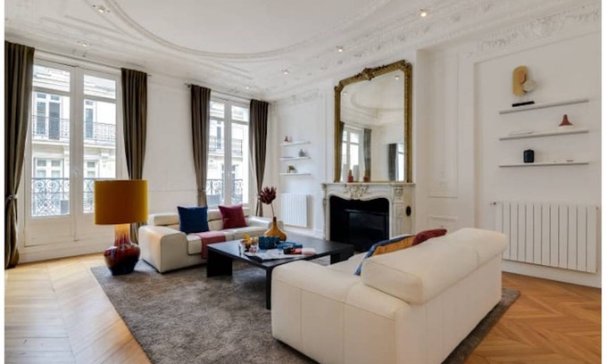 Champs-Elysees Apartment | 94 m² Apartment ∙ 1 bedroom ∙ 2 guests