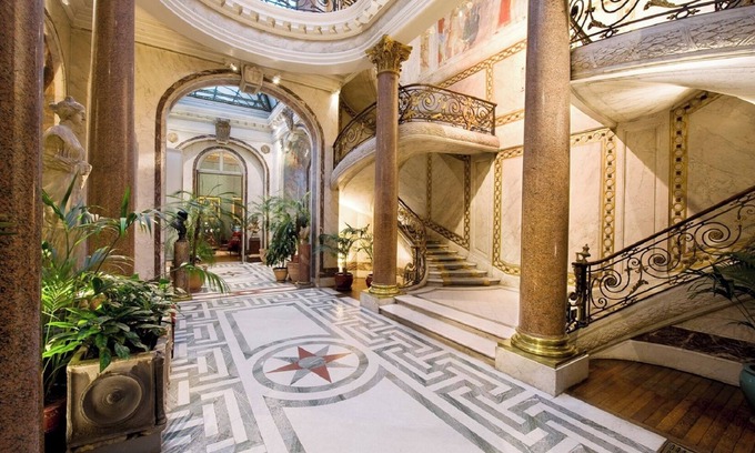 8th Arrondissement Apartment | A large, luxurious 170m² apartment in the prestigious Madeleine districtn