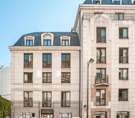 Champs-Elysees Hostel | Adveniat Paris