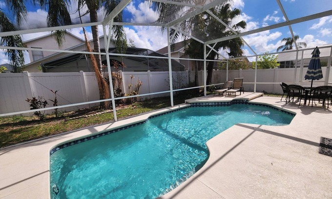 Creekside House | Affordable & Spacious 5BR 3BA Home w/private pool, fenced backyard for privacy