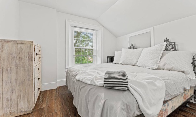 Burlington Apartment | Apartment ∙ 1 bedroom ∙ 2 guests