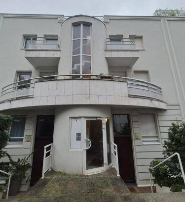 Suresnes Apartment | Apartment ∙ 1 bedroom ∙ 2 guests