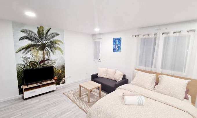 Sevran Apartment | Apartment ∙ 1 bedroom ∙ 2 guests