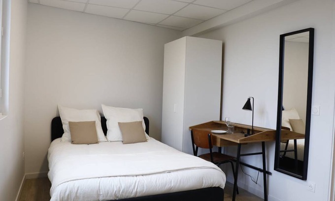 Montreuil Apartment | Apartment ∙ 8 bedrooms ∙ 1 guest