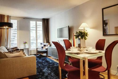 Champs-Elysees Apartment | Appartement Champs-Elysées Montaigne - HALA PARIS