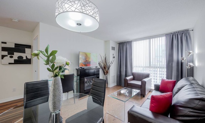 Bay Street Corridor Apartment | Bay St. Penthouse 1 Bdrm condo Sleeps 4 Free Parking Walk to Sick Kids Hospital