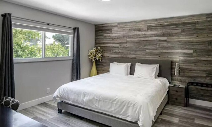 Palm Beach Shores Condo | π΄ Beach Getaway | Hot Tub | Pets OK! | Fire Pit | Kitchenπ΄