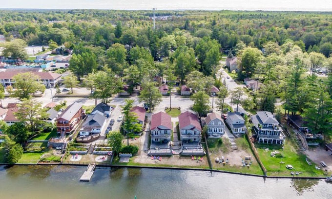 Wasaga Beach House | Beach1 Riverfront Resort