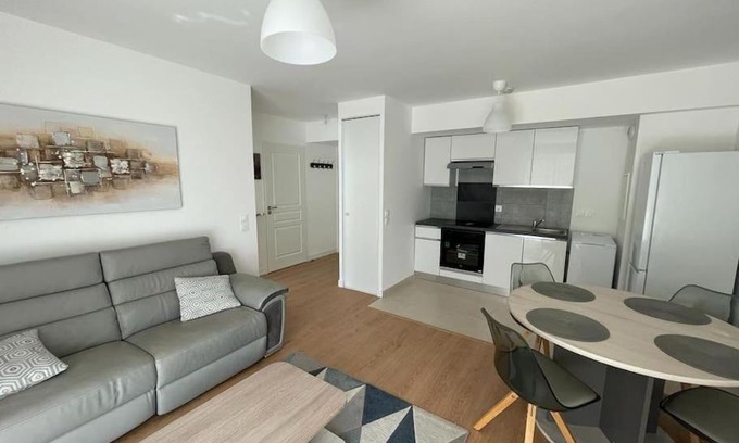 Saint-Ouen Apartment | Beau T2 cosy