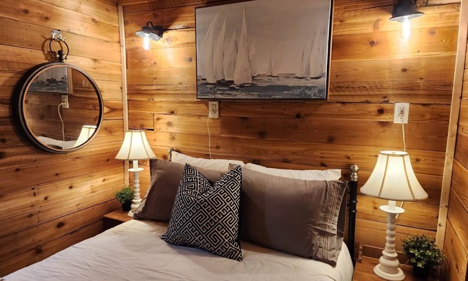 Machar Cottage | Beautiful 3+1 bedroom cottage for rent sleeps 8 surrounded by nature