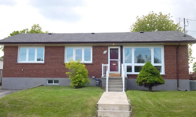 Wexford House | Beautiful Detached Clean and Spacious 6 Bedroom House - Toronto