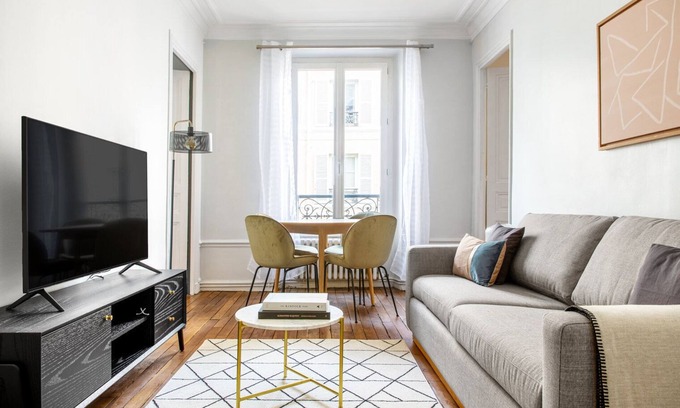 Sorbonne Apartment | Blueground | Latin Quarter, nr Seine & notre dame