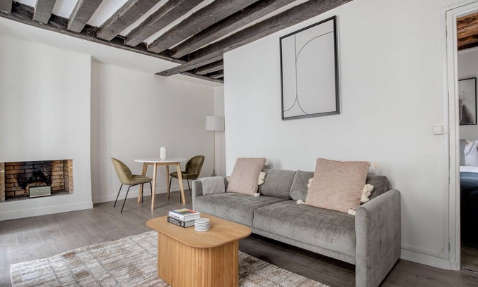Saint-Germain-des-Pres Apartment | Blueground | Saint Germain des près, nr seine