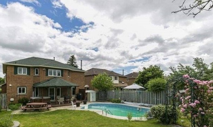 Brampton House | Brampton · Brampton Family Home⭐4BDR⭐Spacious⭐Airport⭐Downtown⭐Walk to Everything