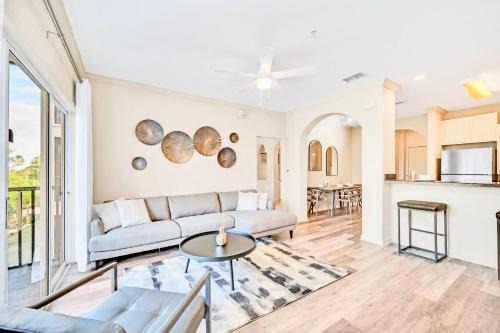 West Kissimmee House | Bright 2BR Condo with Pool and Hot tub - near Disney!