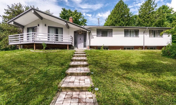 Caledon House | Caledon Private Living Estate! **Freshly Renovated**