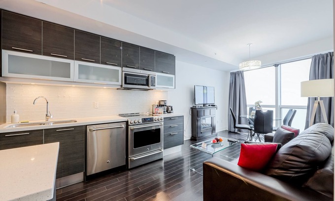 Bay Street Corridor Apartment | Canada Suites on Bay