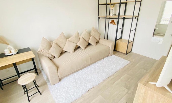 La Garenne-Colombes Apartment | Charmant studio calme, proche La Défense & Paris