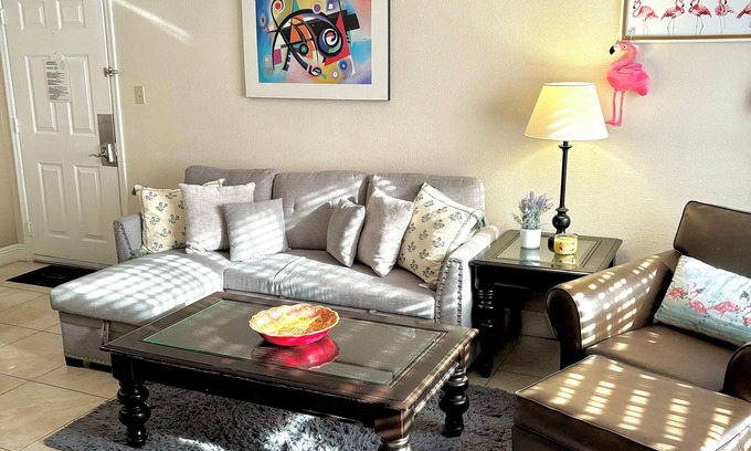 Lake Buena Vista Apartment | Charming 1-Bedroom, 1-Bath Apartment 10 Minutes to Disney with Pool Access