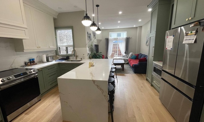 Parkdale House | Charming 2-bedroom Home High Park/Roncesvalles