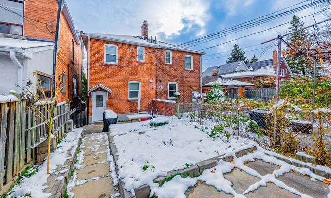 Earlscourt House | Charming 3 bedroom family home on quiet street in Toronto
