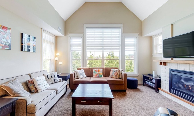 The Blue Mountains Condo | Charming Dog & Family-Friendly Blue Mountain Condo
