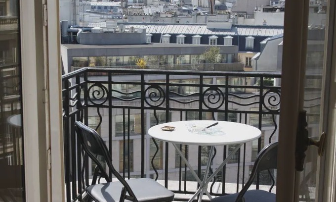 Quartier du Faubourg-Montmartre Apartment | Charming Studio with balcony in the heart of Paris.