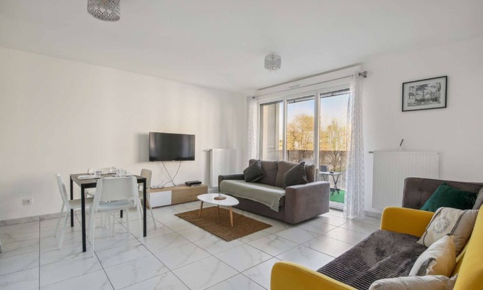 Ivry-port Apartment | Chic apart with balcony near Paris