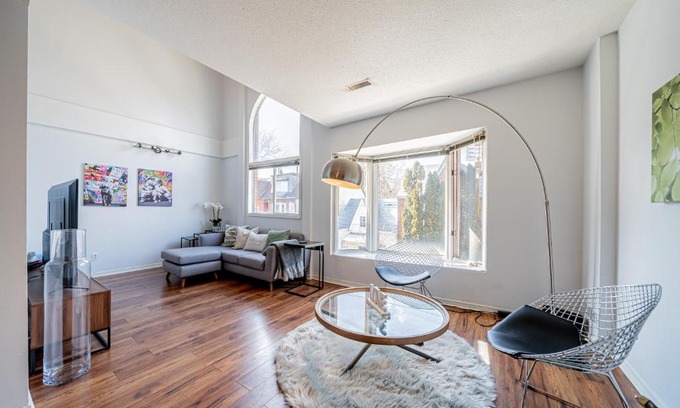 Cabbagetown South Apartment | Chic Downtown Mid-Century Home Free Parking