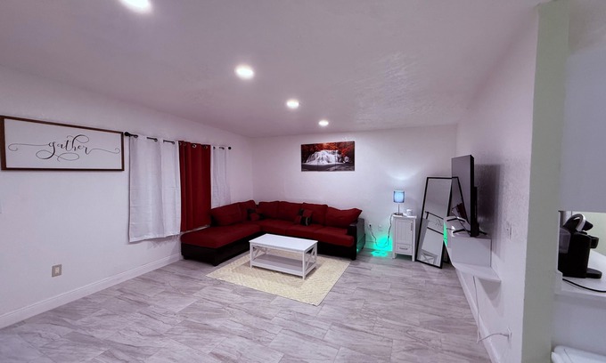Pine Castle House | Classic 3-bedroom 2-ba house with WiFi, AC in fabulous Orlando