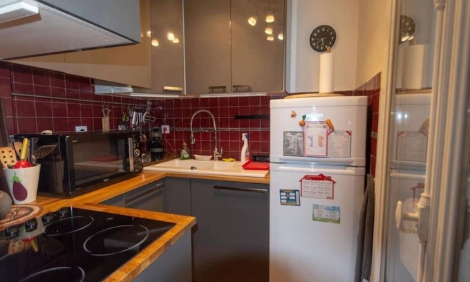 Quartier du Faubourg-Montmartre Apartment | Classic Parisian Nest