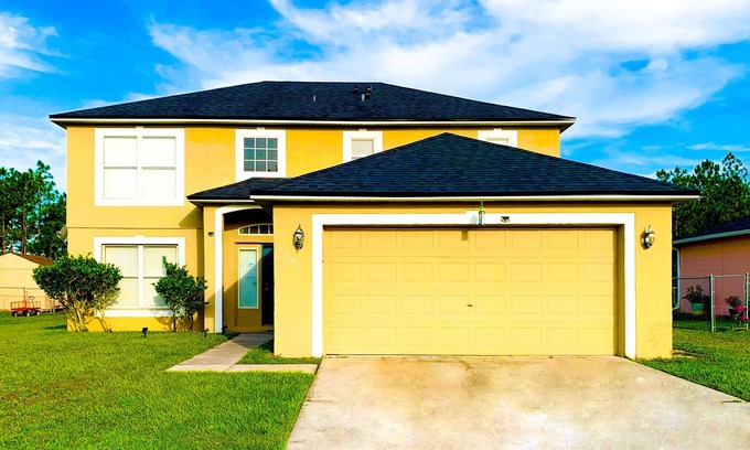 Poinciana House | Close 2 Disney - Free Coffee, Wine + Game room & BBQ Grill