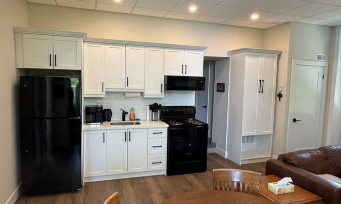 Burk's Falls Apartment | Comfort Stay–2B1B @ Burk’s Falls