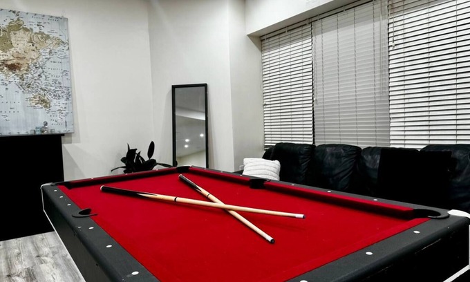 Sudbury Apartment | Comfy Flat | Hot Tub + Games