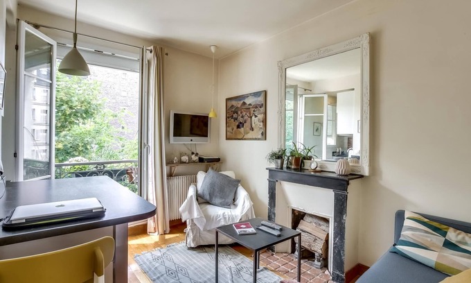 7th Arrondissement Apartment | Cosy apartment for 2 close to Eiffel Tower
