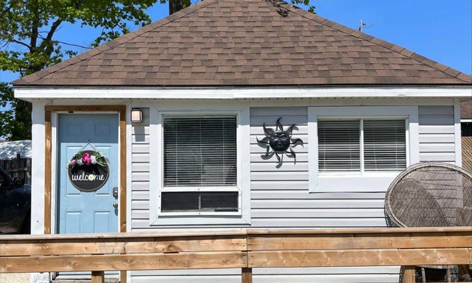 Wasaga Beach Cottage | Cottage ∙ 2 bedrooms ∙ 5 guests