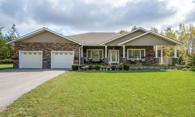 Greater Napanee House | Cozy Retreat On The Eastside Estate (8guests)