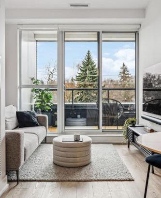 Mount Pleasant West Apartment | Designer Yonge & Eglinton Gem, Parking, 65 TV