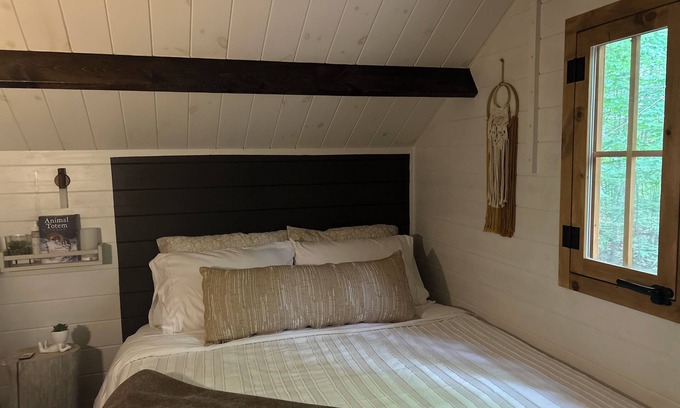 Killaloe Cabin | East Cabin Hidden Off-Grid Getaway in Ontario