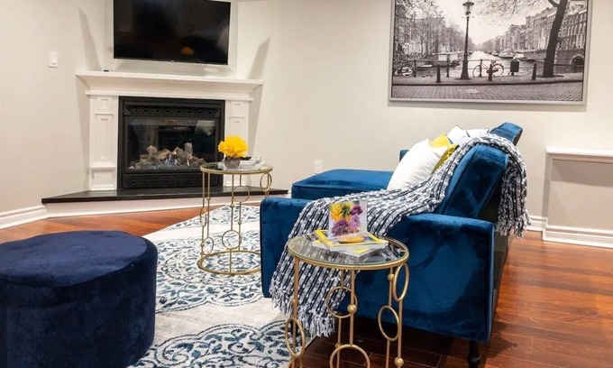 Lakeview House | Entire house, free parking and EV charger and baby crib in Lakeview