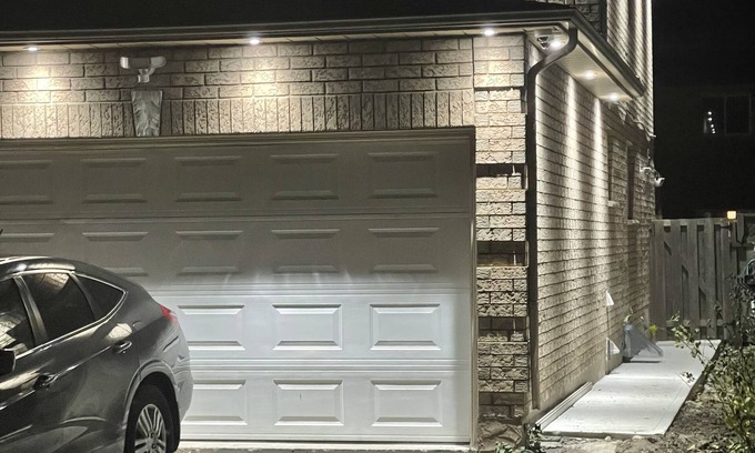 Brampton House | ENTIRE SEPARATE GUEST SUITE WITH FREE ONE PARKING