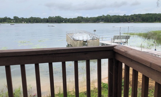 Melrose House | Escape to Beautiful Lake Lily