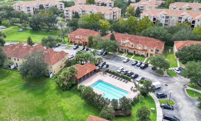 Crestwynd Bay House | Family Friendly Townhome Near Attractions