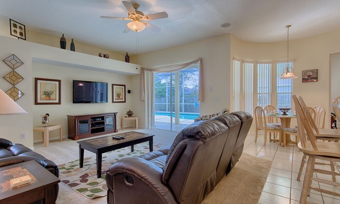 Ridgewood Lakes Villa | Family Home With Heated Pool On Golf Course Only 20 Minutes From Disney World