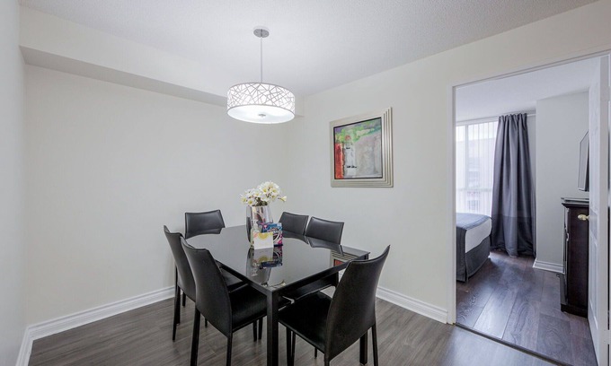 Bay Street Corridor Condo | Family of 6 Bay St. 2Bedroom 2Bath Condo FREE Parking WALK to Sick Kids Hospital