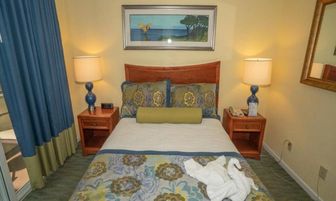 Florida Central Atlantic Coast Apartment | Fantastic one-bedroom Apartment, 4 pools, 2 hot tubs, Free Shuttle to the Parks