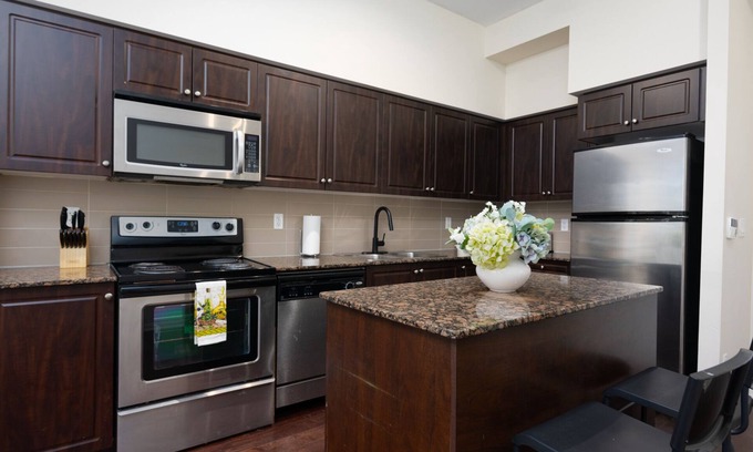 Fort York Apartment | FORT YORK 2 BED 2 BATH CONDO