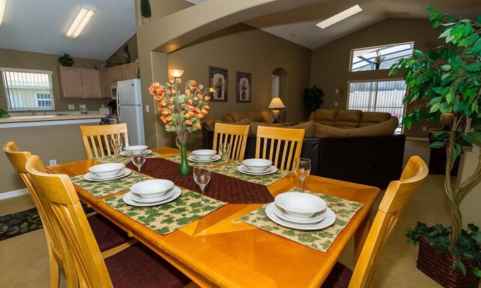 Windsor Palms Villa | Free Pool Heat, Free Wi-Fi, South Facing Pool and Privacy Fence