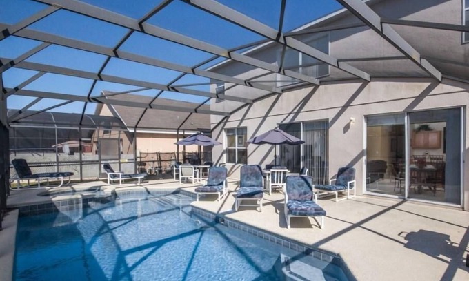 Seasons House | Games Room - Free Wifi - Private Heatable Pool & Spa - 15 Minutes to Disney