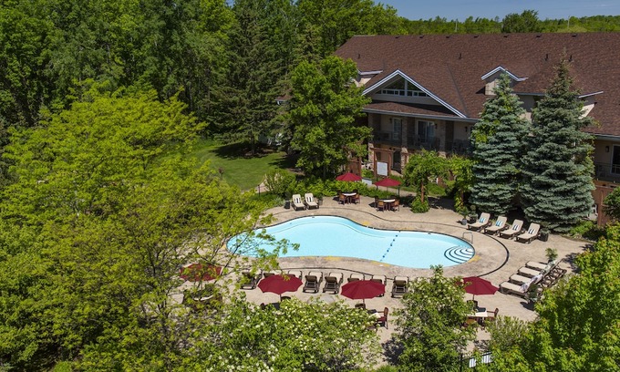 Collingwood Hotel | Georgian Bay Hotel Trademark Collection by Wyndham
